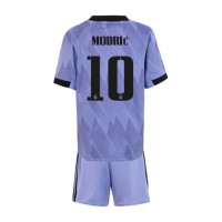 Real Madrid Luka Modric #10 Udebanesæt Børn 2022-23 Kortærmet (+ Korte bukser)